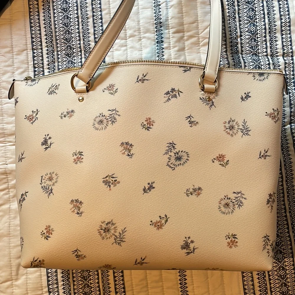 Brand new Coach tote - Picture 2 of 6